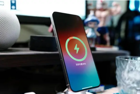 南朗镇苹果15换屏服务分享用什么充电器给iPhone15充电更好 